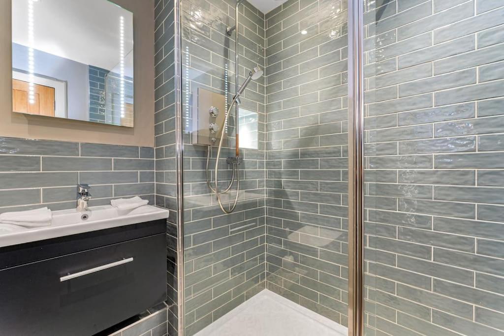 Boutique Modern Royal Mile Apartment Sleeps 4 Edinburgh Buitenkant foto