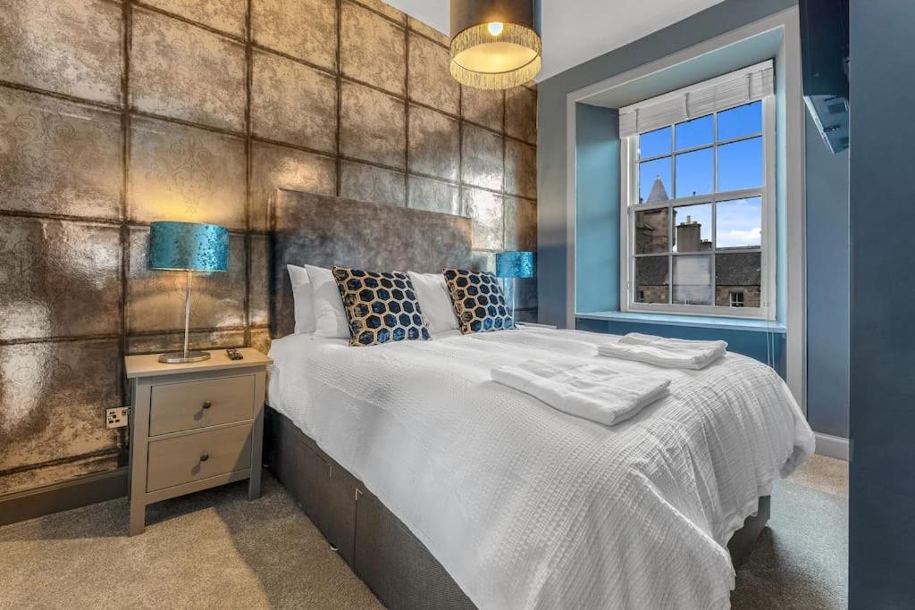 Boutique Modern Royal Mile Apartment Sleeps 4 Edinburgh Buitenkant foto