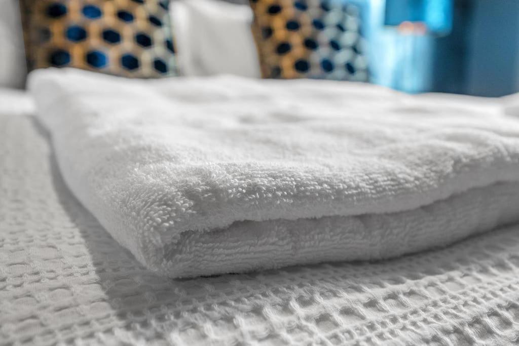 Boutique Modern Royal Mile Apartment Sleeps 4 Edinburgh Buitenkant foto